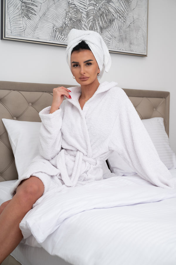 Ženski bademantil od frotira-BELA BOJA